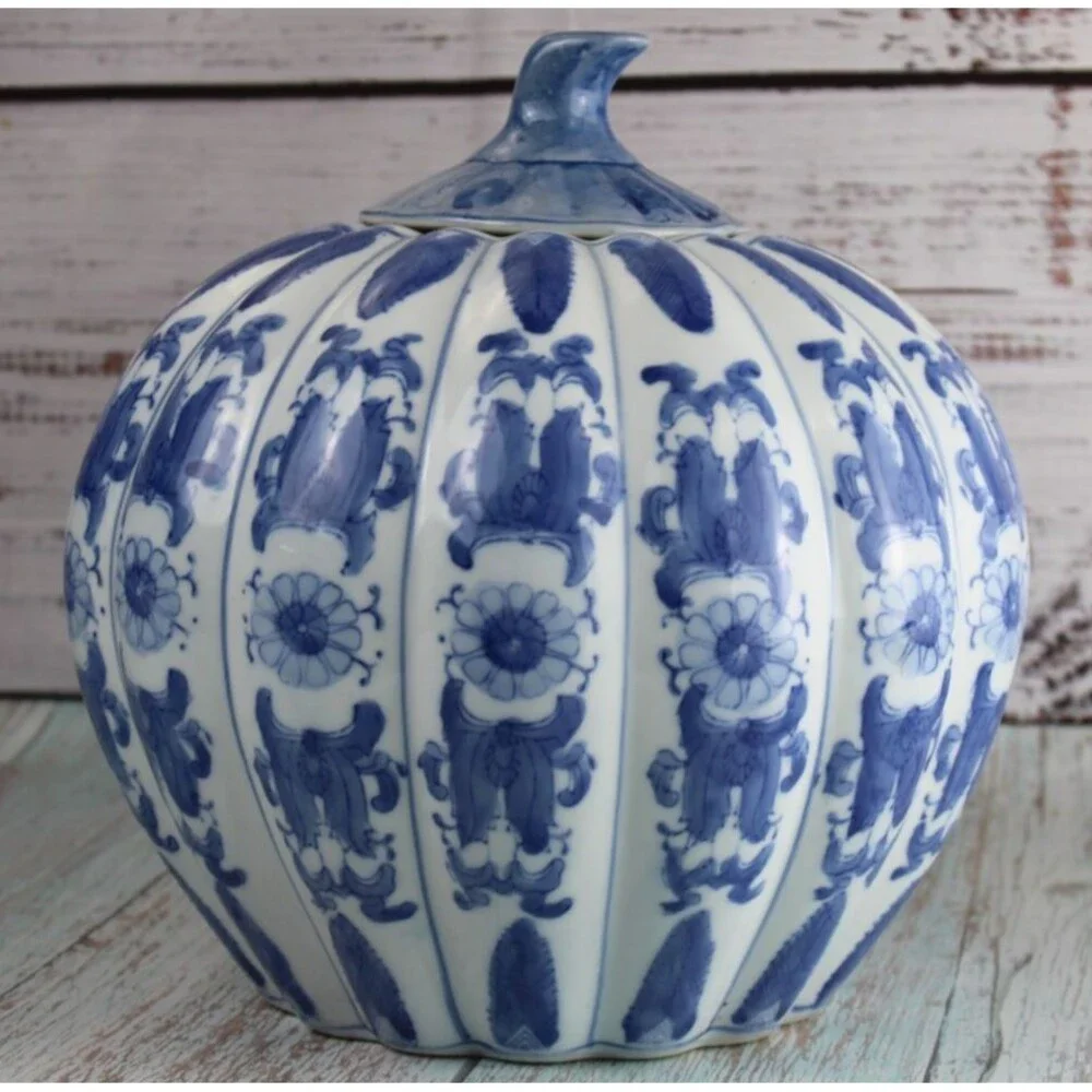 Vintage Chinese Blue White Porcelain Pumpkin Form Lidded Ginger Jar 10.5